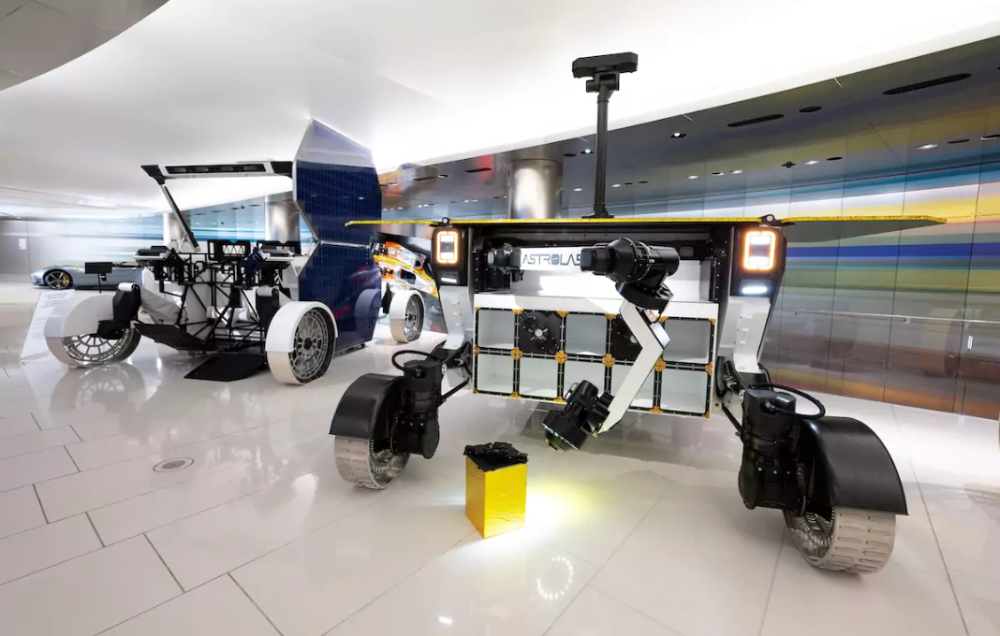 Exposition de véhicules Rover Venturi Astrolab et Venturi Space