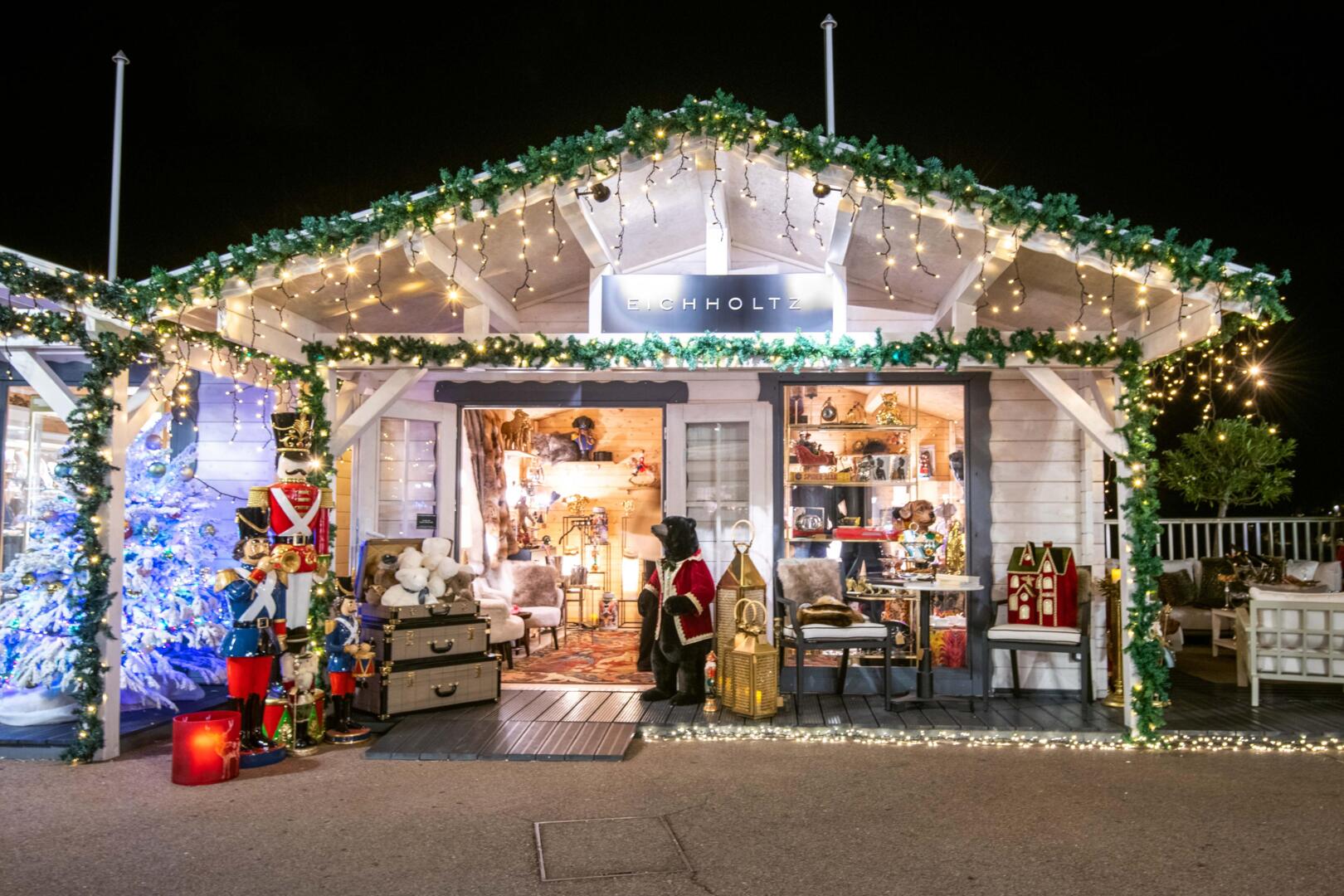 Christmas Pop-Up - "Christmas Chalets"