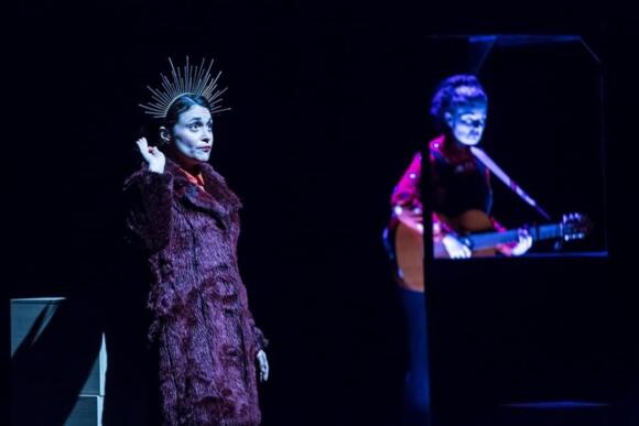 Blanche Neige voit rouge 5/6