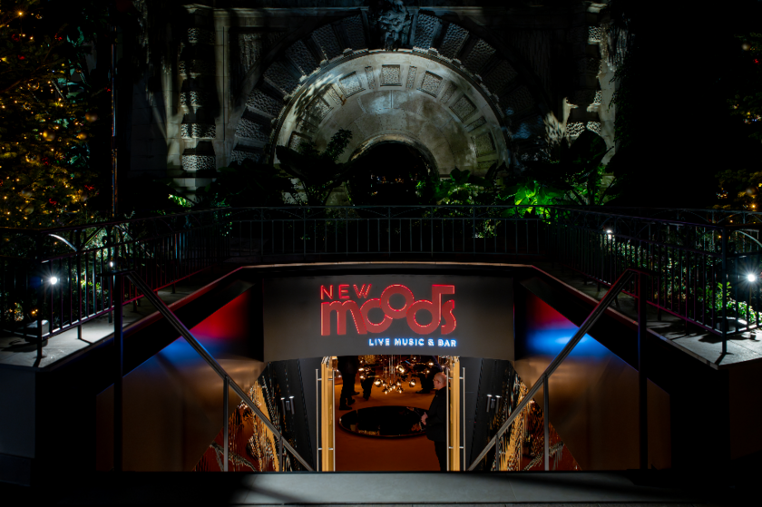 Magic Show at New Moods 1/1