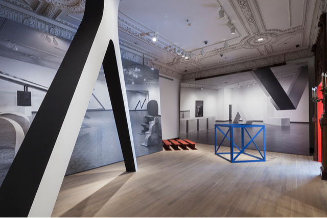 L’entour - Jens Hoffmann 1/1